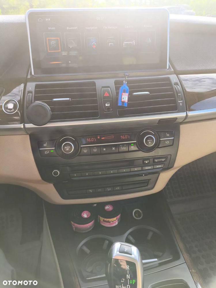 BMW X5 4.8i - 12