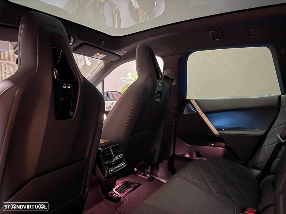 BMW iX xDrive 40 Pack Desportivo - 17