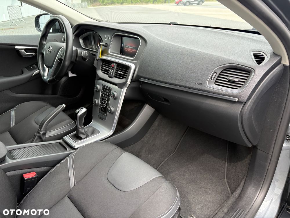 Volvo V40 D2 Momentum - 23