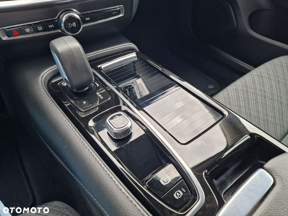Volvo V60 T6 Plug-in Hybrid AWD Core - 31