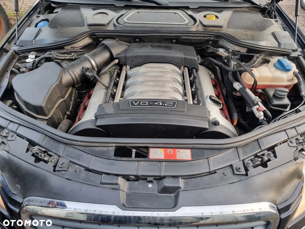 Audi A8 4.2 L Quattro - 2