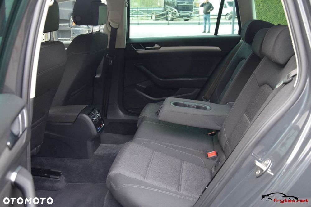 Volkswagen Passat - 20