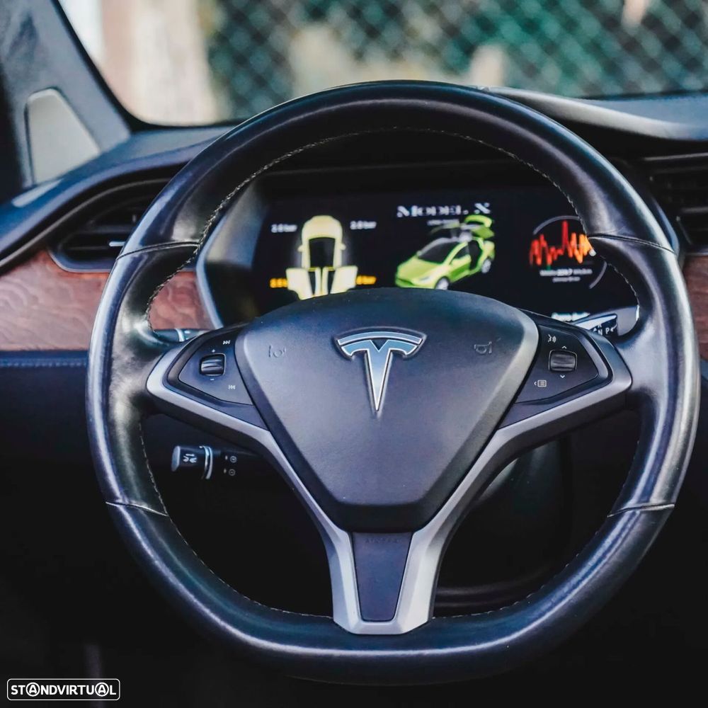 Tesla Model X - 14