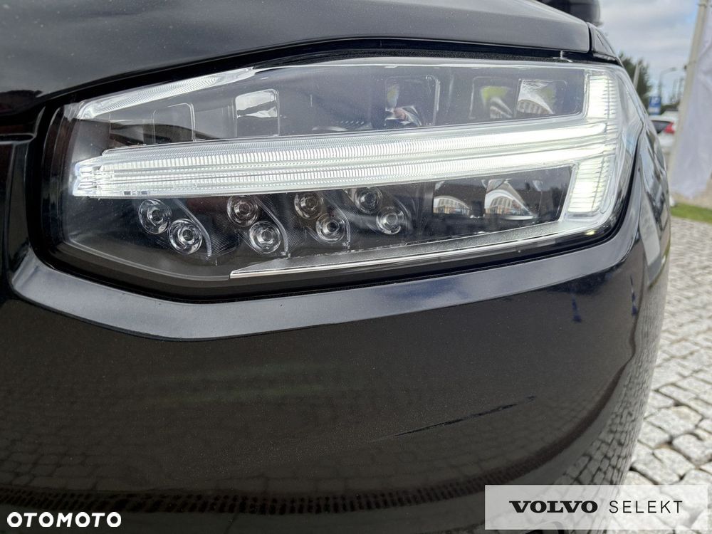 Volvo XC 90 - 9
