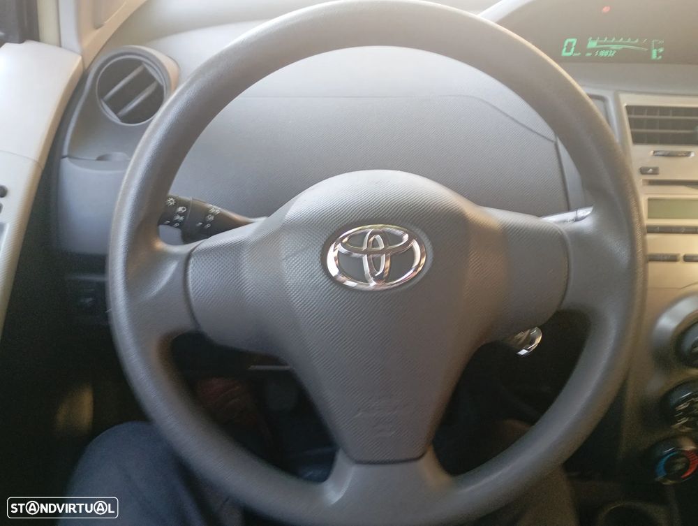 Toyota Yaris 1.0 VVT-i Comfort+P.Style - 9