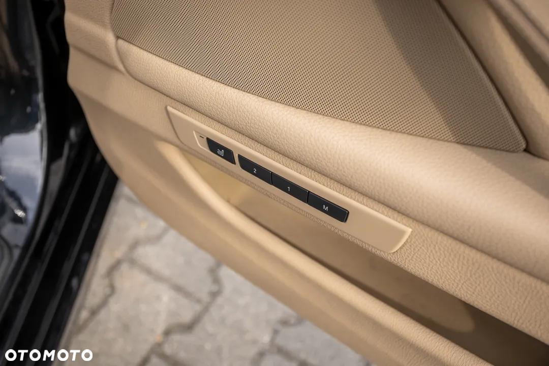 BMW Seria 5 530d xDrive Luxury Line - 25