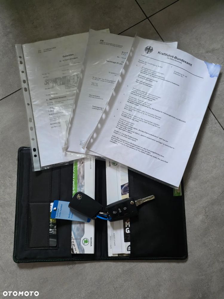 Skoda Octavia ver-combi-2-0-tdi-dsg-rs - 28