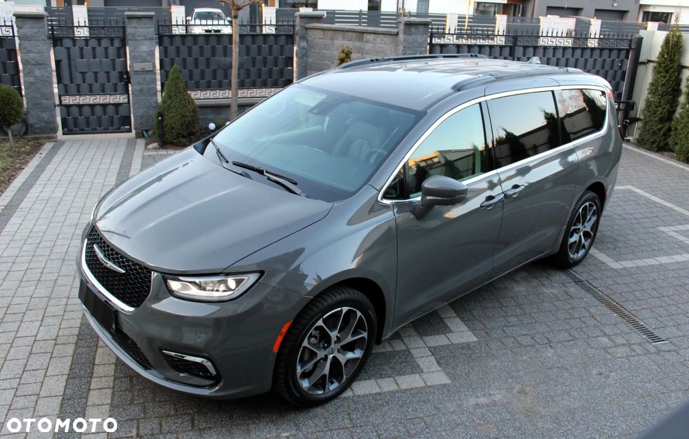 Chrysler Pacifica - 1