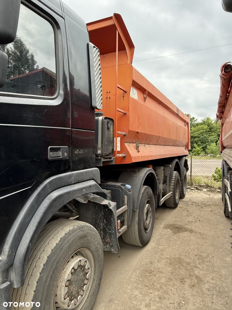 Volvo 8x6 - 2