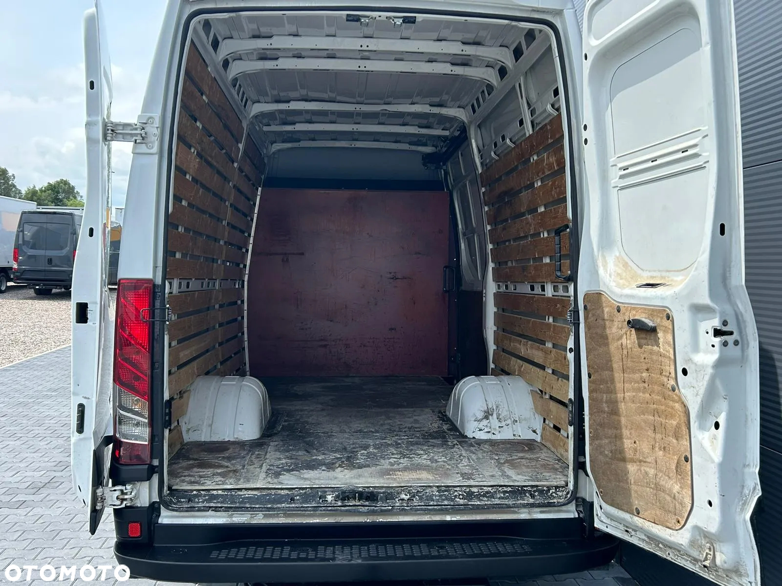 Iveco Daily 35C17 40C17 3.0 HPI L3H2 Średniak **CLIMATRONIC**Hak 3,5t.**NA BLIŹNIAKACH**Sprowadzony**2015R** - 7