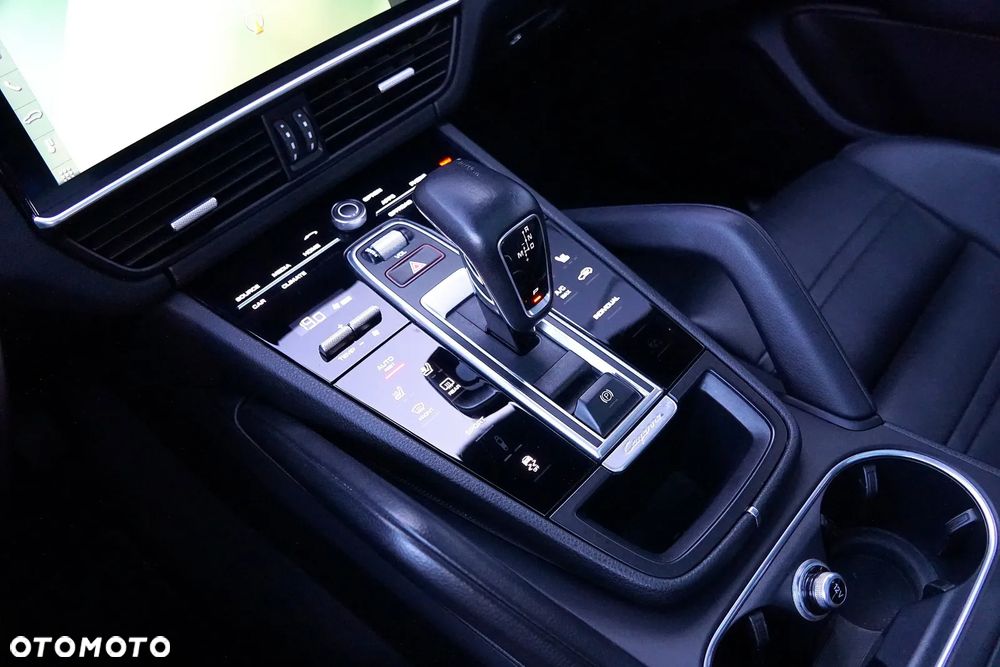 Porsche Cayenne Standard - 38