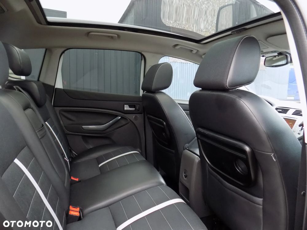 Ford Kuga 2.0 TDCi 2x4 Titanium - 17