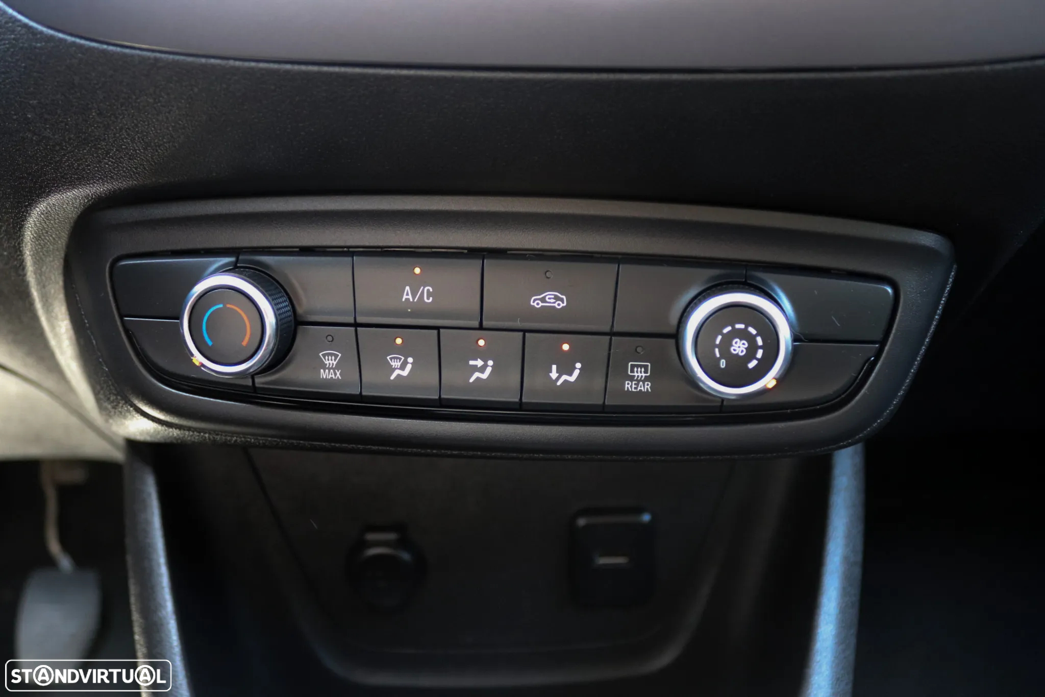 Opel Crossland X - 13
