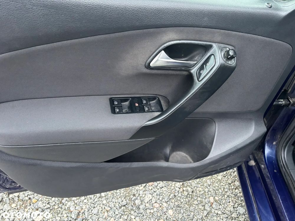 Volkswagen Polo 1.2 TSI MATCH - 12