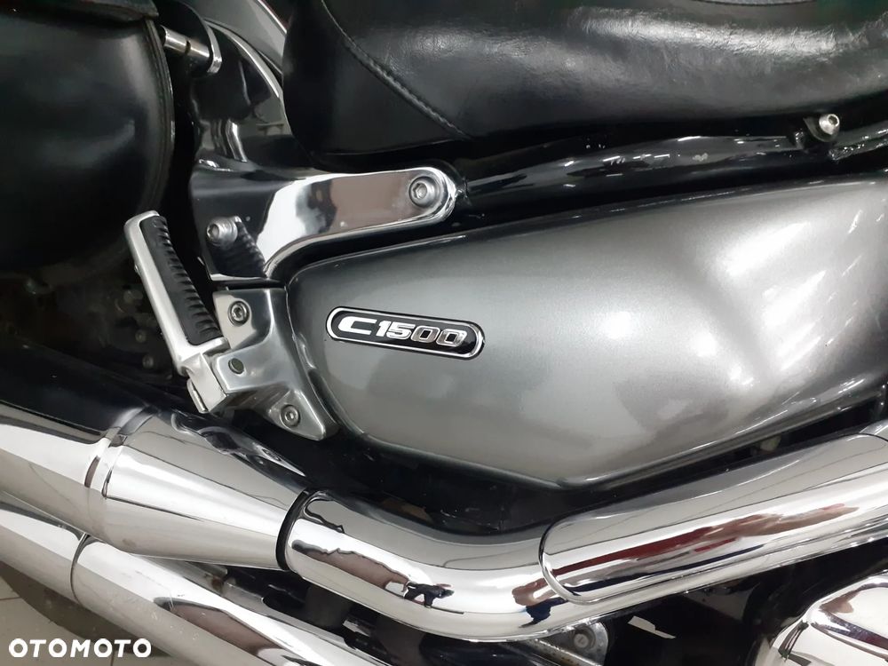 Suzuki Intruder - 11