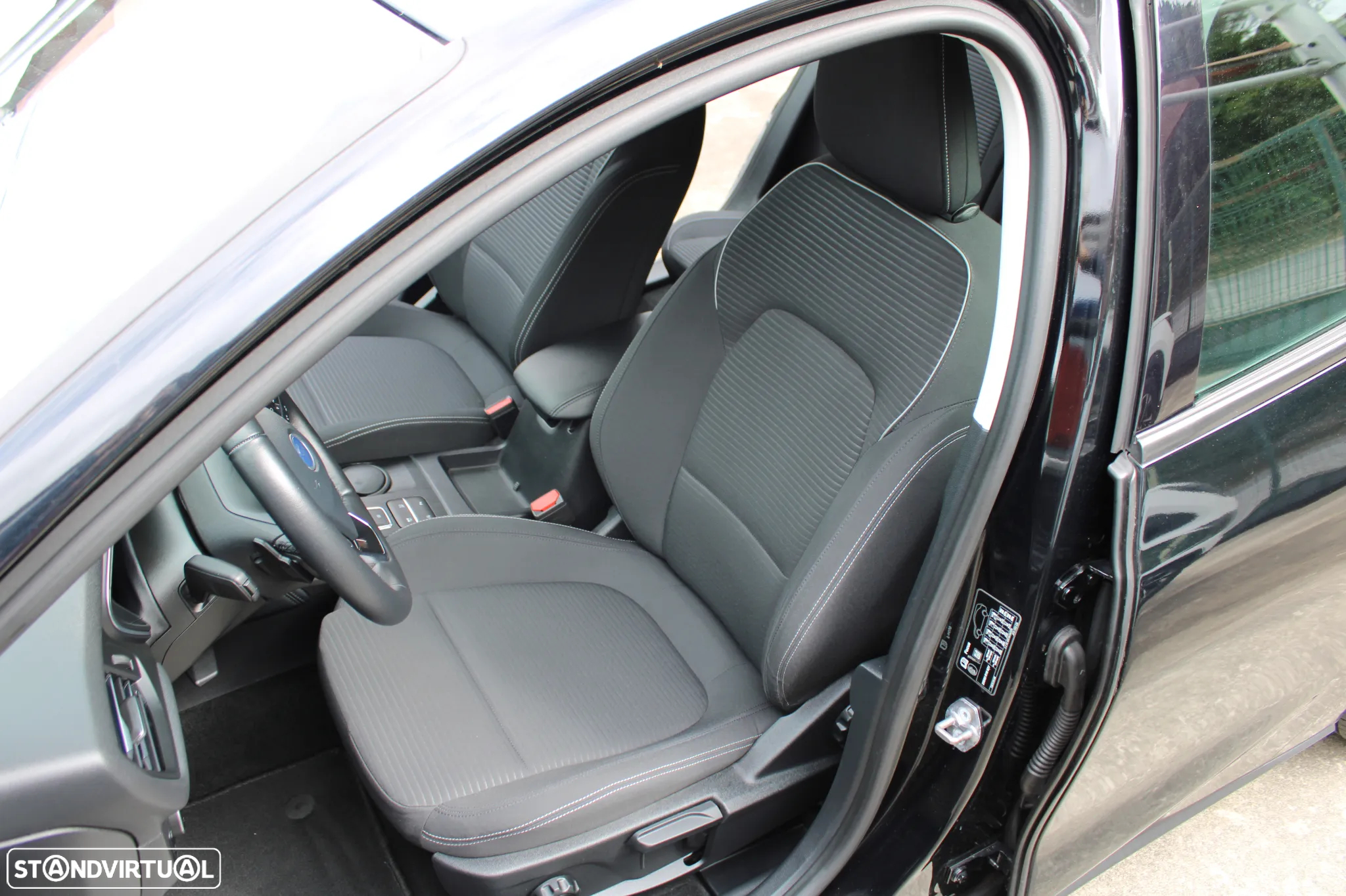 Ford Focus 1.5 TDCi EcoBlue Business Aut. - 30