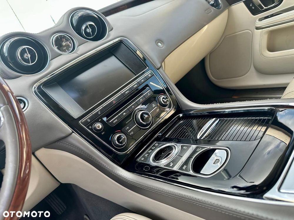 Jaguar XJ 3.0 T AWD Premium Luxury - 9
