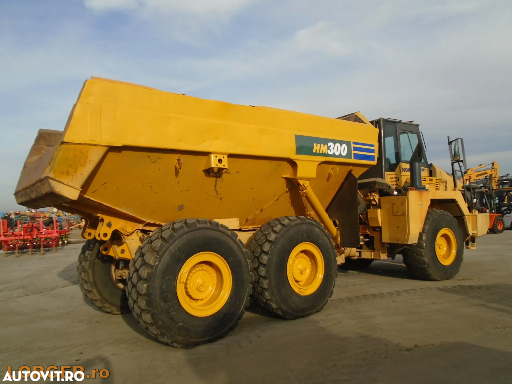 Komatsu HM300-2 - 3
