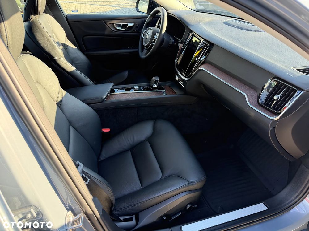 Volvo S60 B5 B AWD Plus Dark - 7