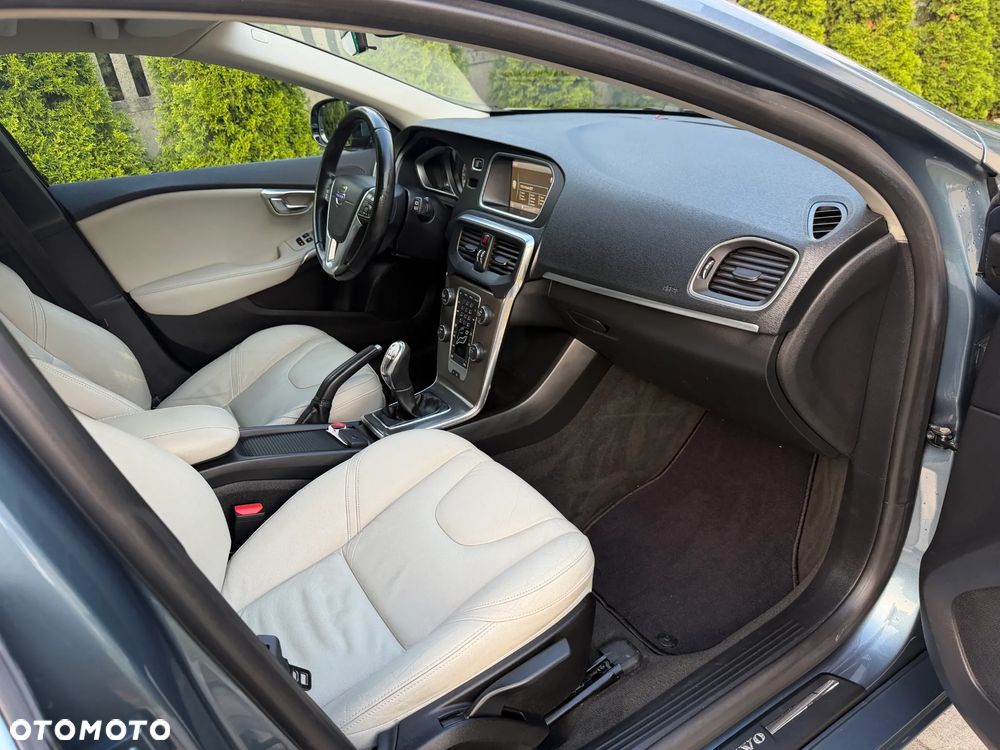 Volvo V40 D2 Momentum - 22