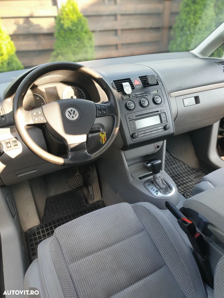 Volkswagen Touran - 23
