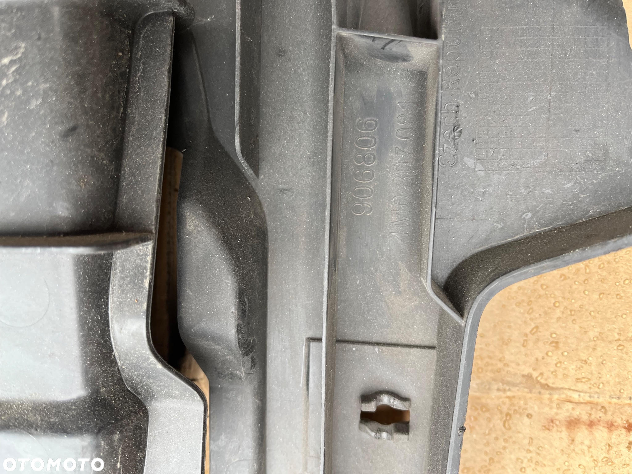 częściOSŁONA NAKŁADKA PASA PRZÓD AUDI Q7 4M 4M0807081 - 4