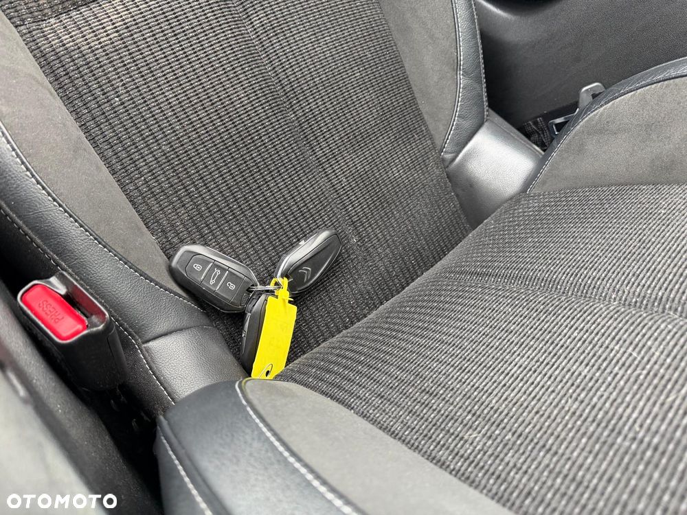 Citroën C4 PureTech 130 Stop&Start EAT8 PLUS - 17