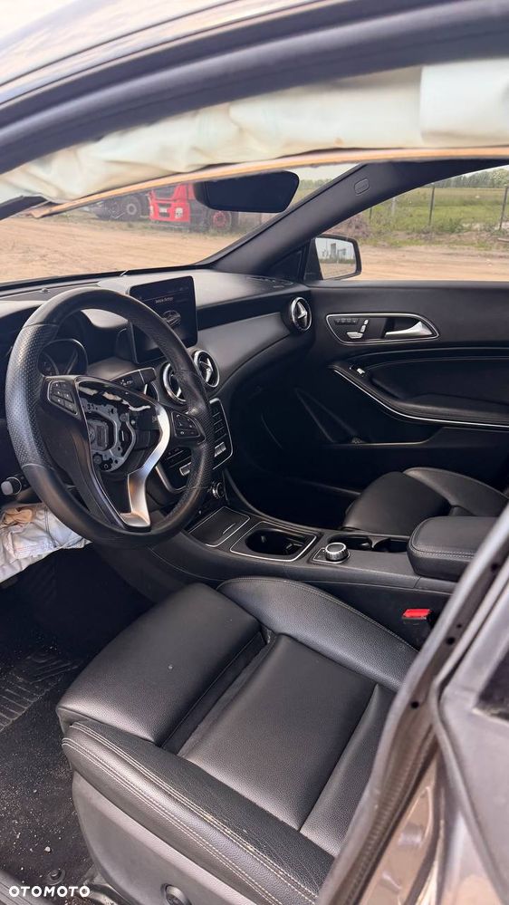 Mercedes-Benz CLA 250 7G-DCT AMG Line - 12