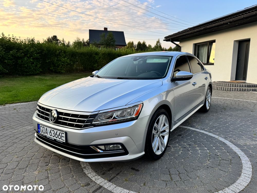 Volkswagen Passat - 1