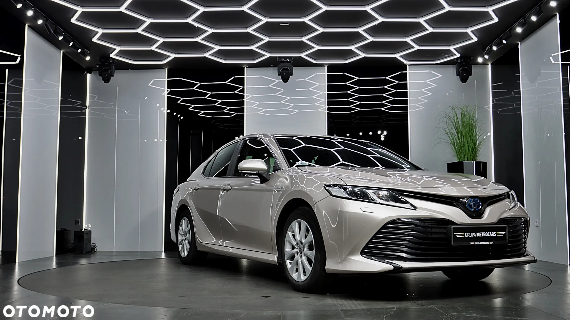 Toyota Camry 2.5 Hybrid Comfort CVT - 14
