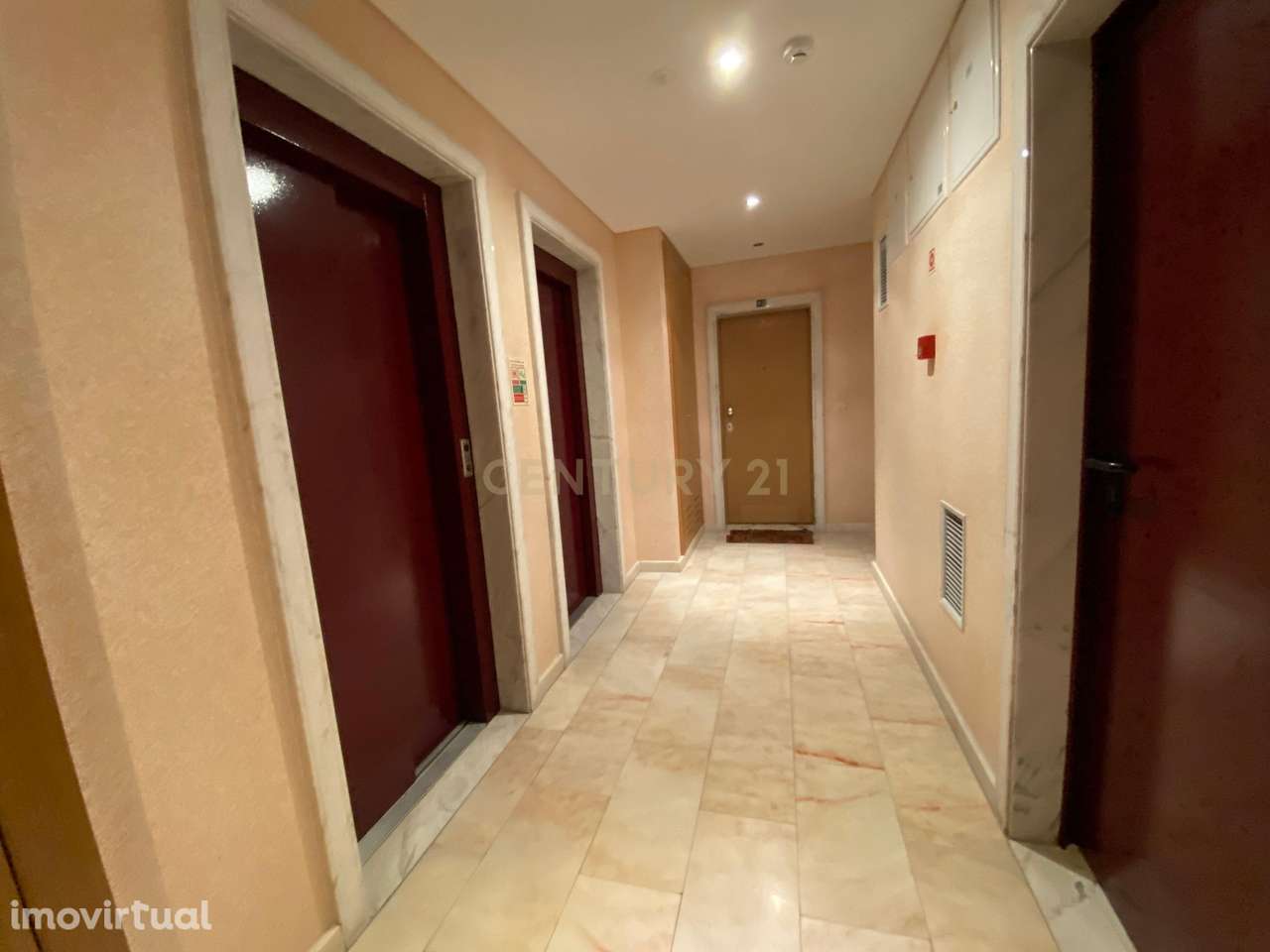 Apartamento T3 mobilado | Terraço | 2 Estacionamentos | Jardim da Amor - Grande imagem: 4/16