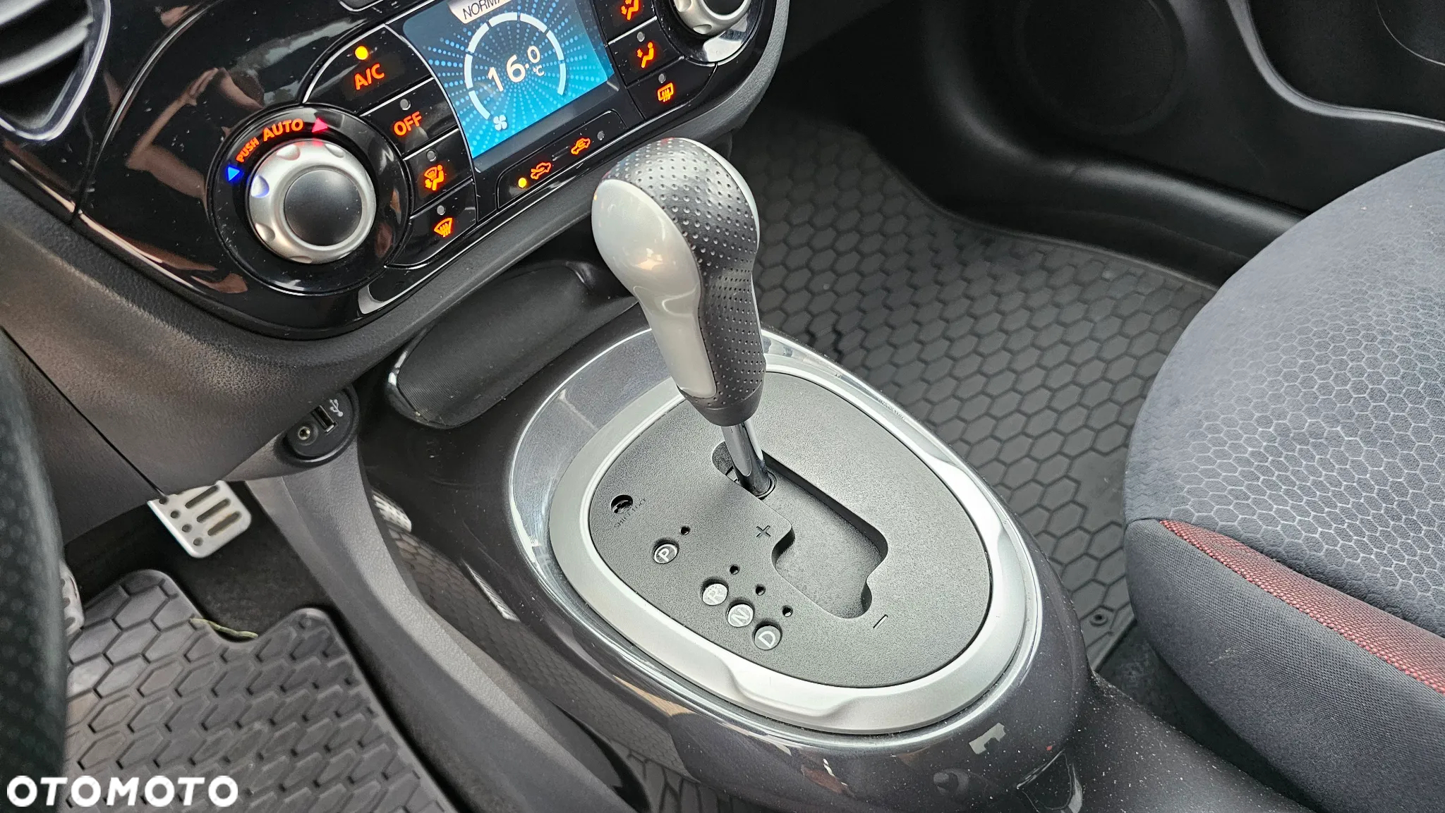 Nissan Juke 1.6 T N-Tec 4x4 - 24