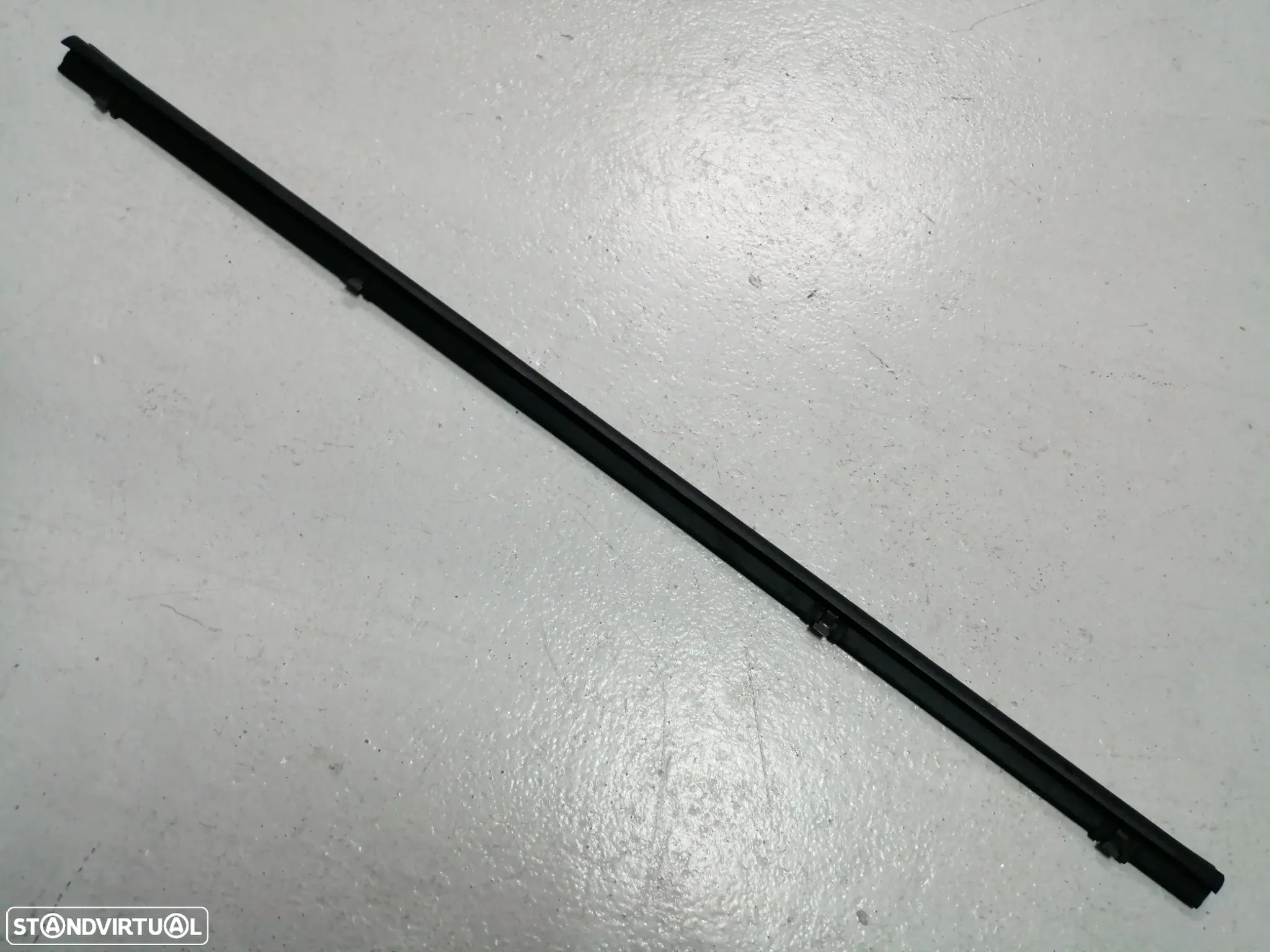 Raspador do Vidro das Portas - Toyota Hilux LN40 - 1