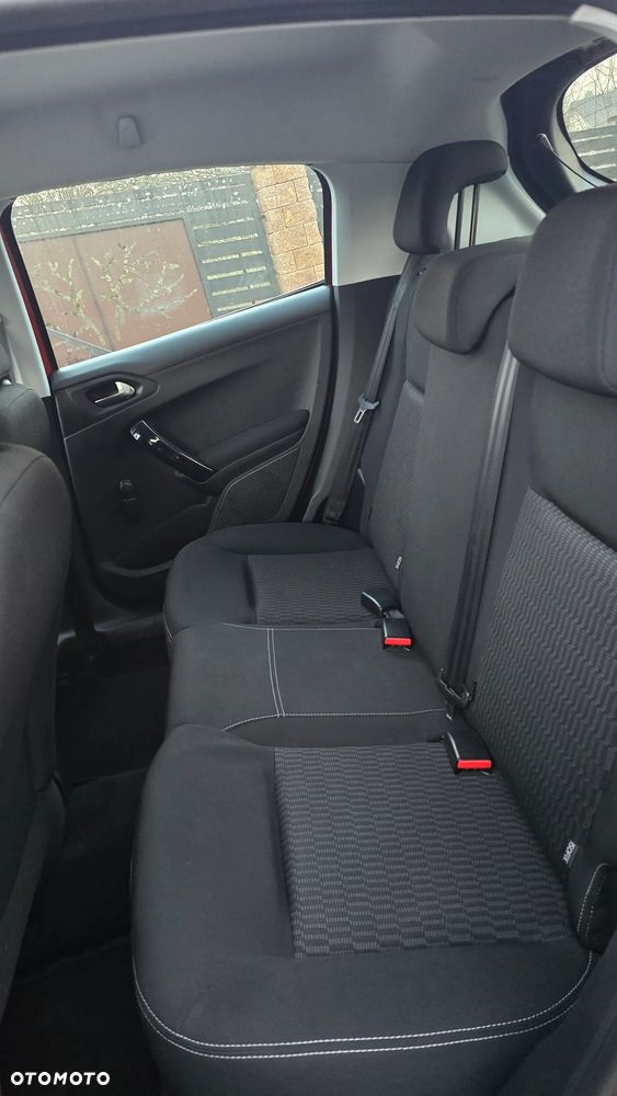 Peugeot 208 - 12