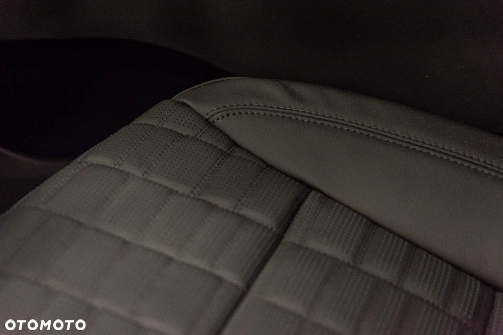 Cadillac Escalade - 16