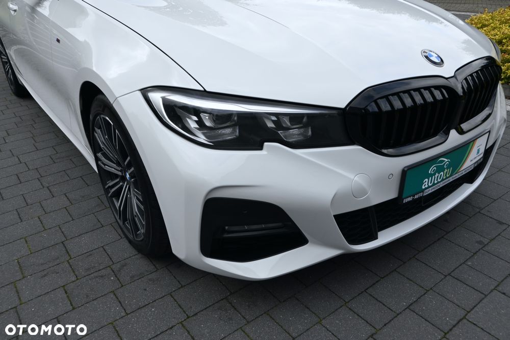 BMW Seria 3 320d xDrive Edition M Sport Shadow - 12
