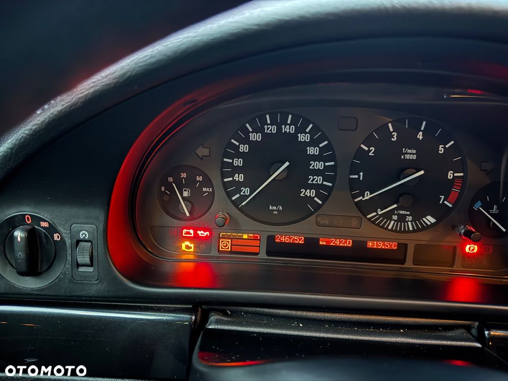 BMW Seria 5 520i Touring - 10