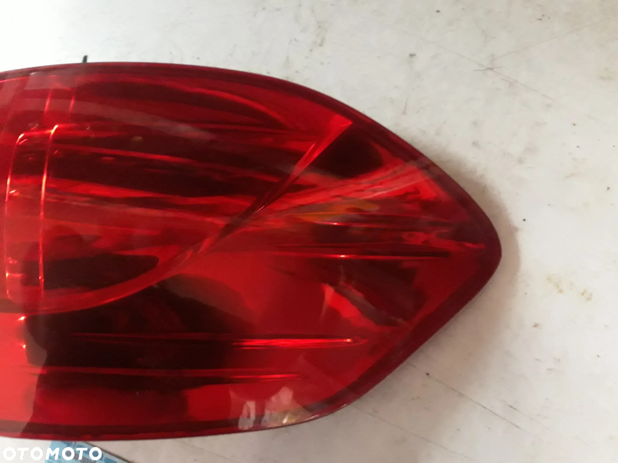 LAMPA PRAWY TYŁ RENAULT CLIO III KOMBI  5D - 3