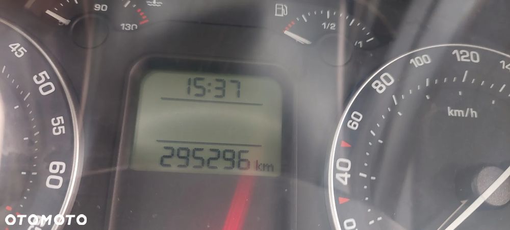 Skoda Octavia 1.6 Ambiente - 8