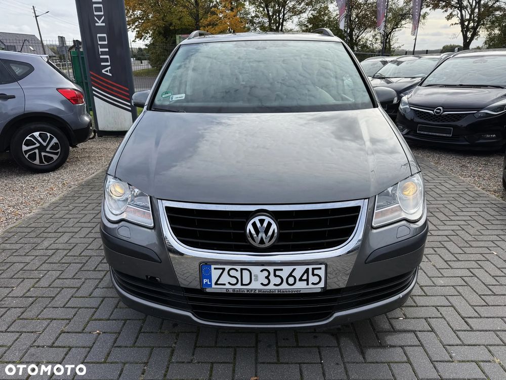 Volkswagen Touran 2009 photo 2