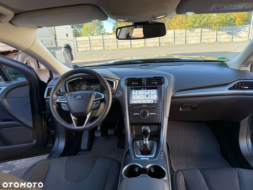 Ford Mondeo - 35