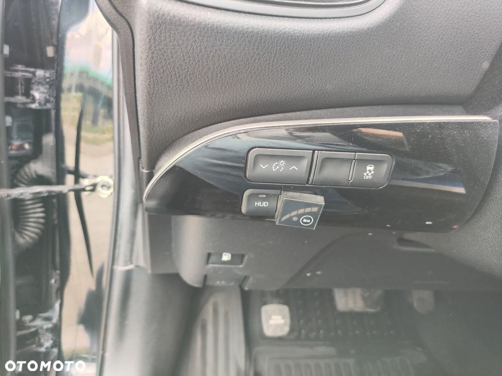 Toyota Prius Hybrid - 23
