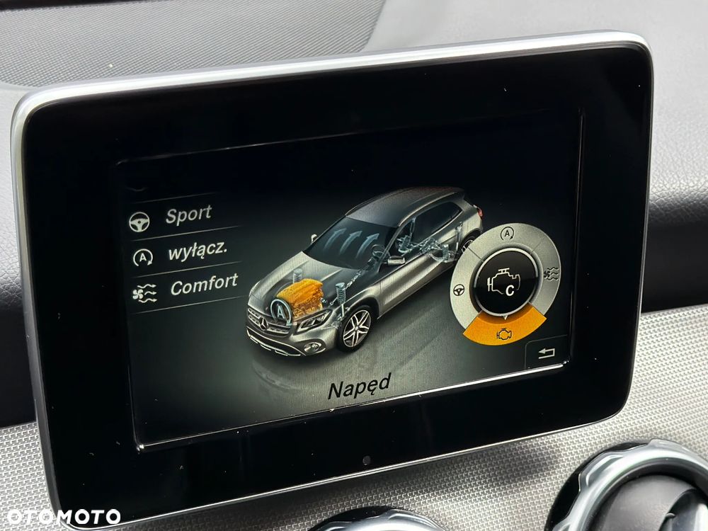 Mercedes-Benz GLA 200 7G-DCT Urban - 19