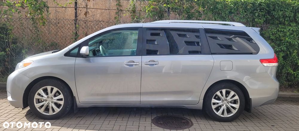 Toyota Sienna 3.5 V6 - 24
