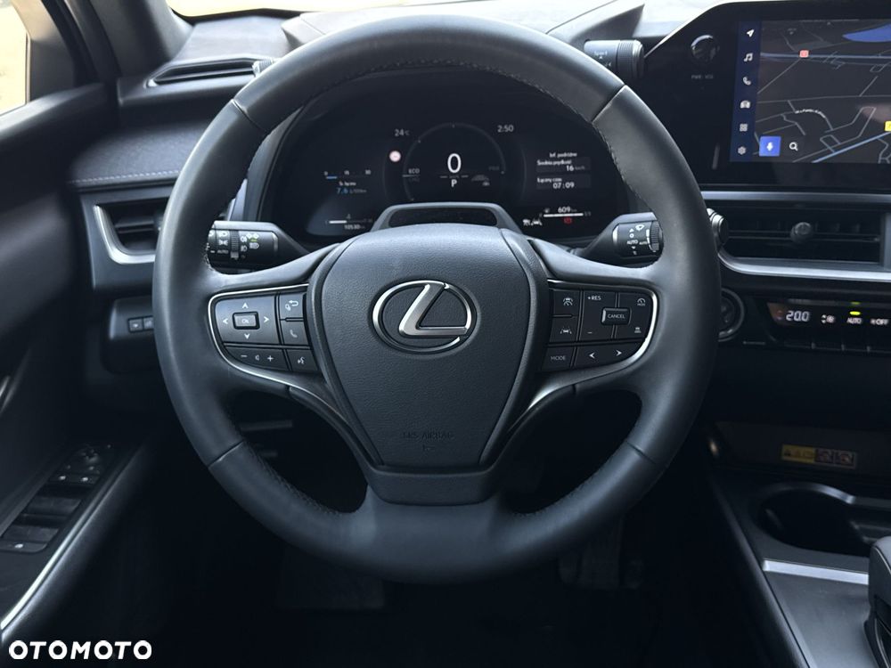 Lexus UX 300h F Sport Design - 17