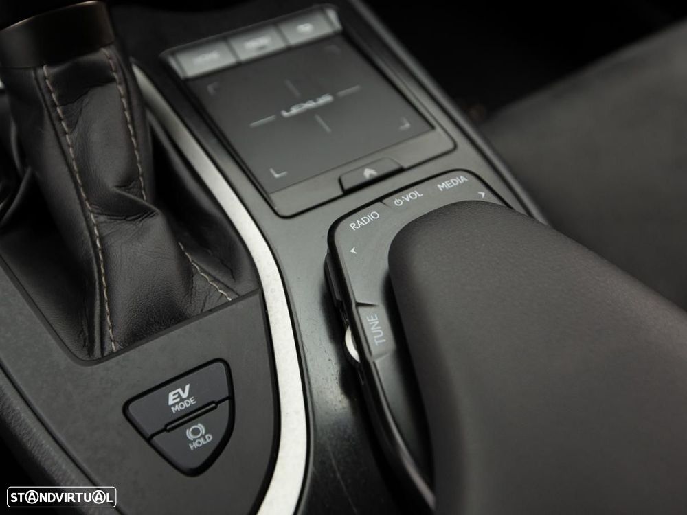 Lexus UX 250h Business - 22