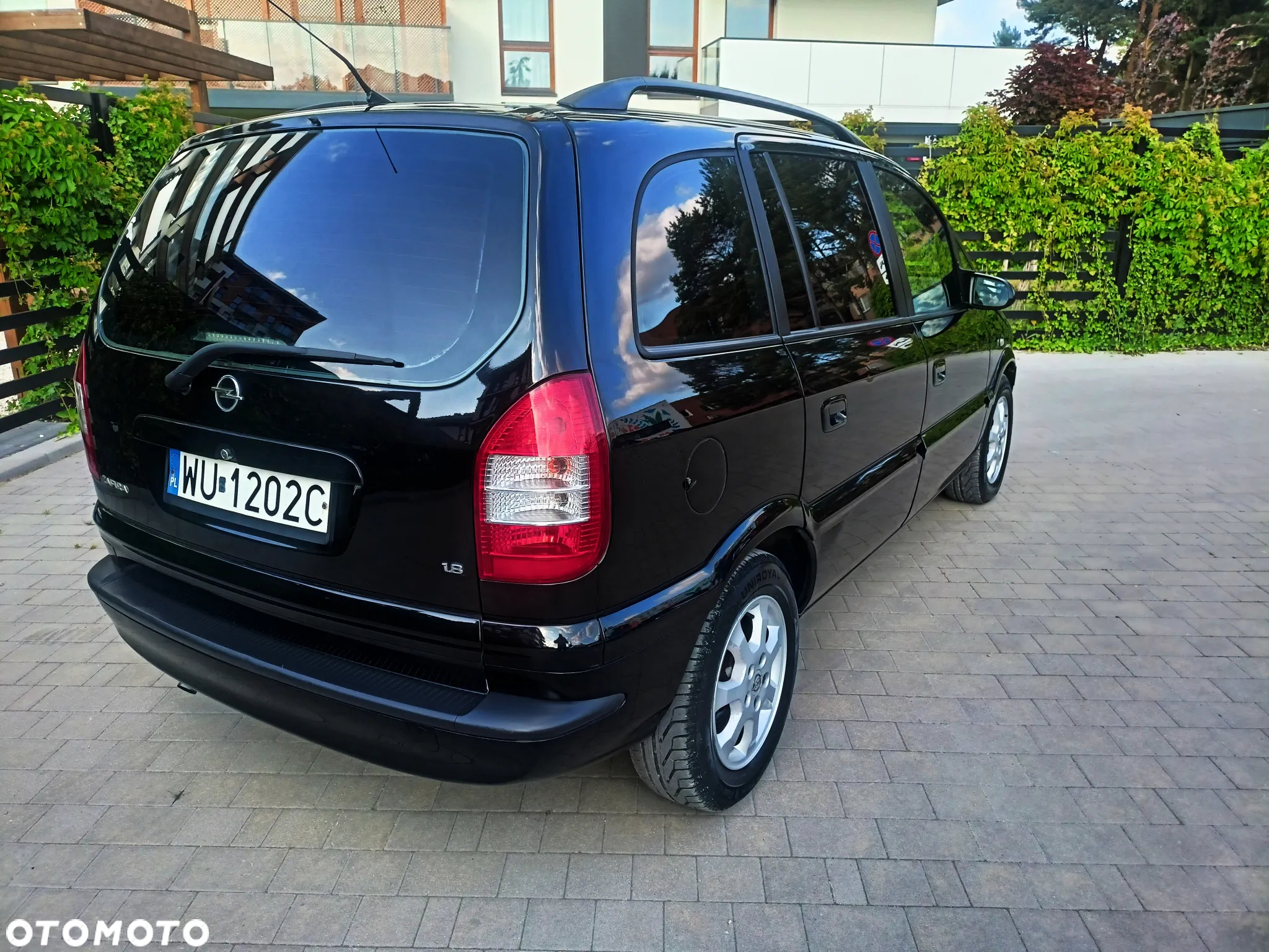 Opel Zafira 1.8 Executive - 4
