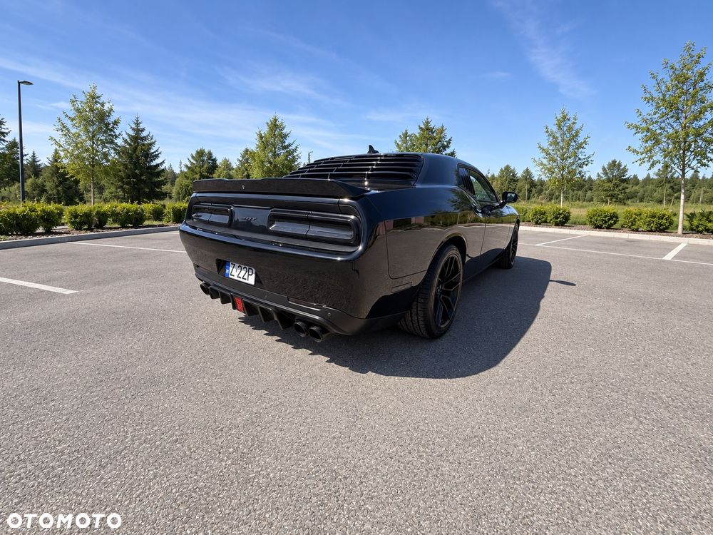Dodge Challenger - 12