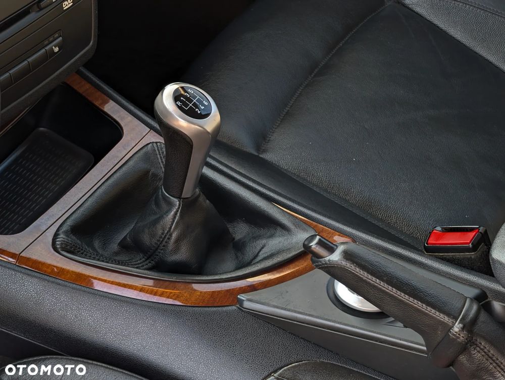 BMW Seria 1 120i - 30