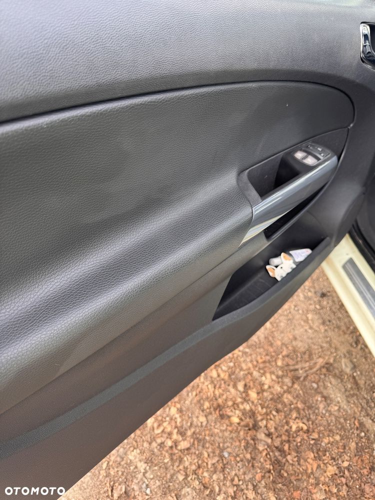 Opel Corsa 1.4 16V Cosmo - 28